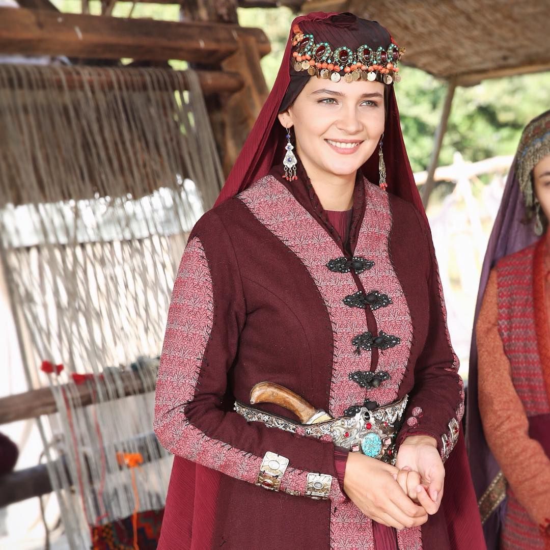Hande Soral Diriliş Ertuğrulda Hande Soral Diriliş Ertuğrulda